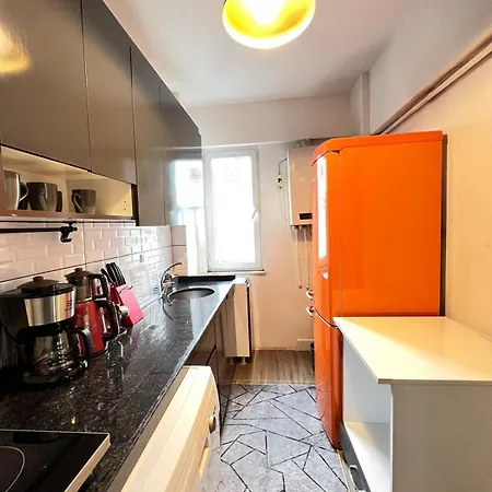 Gorgeous New In Cihangir 2br, 2ac, Lift アパート