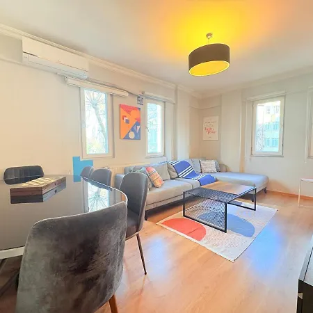 Gorgeous New In Cihangir 2br, 2ac, Lift Lejlighed Istanbul