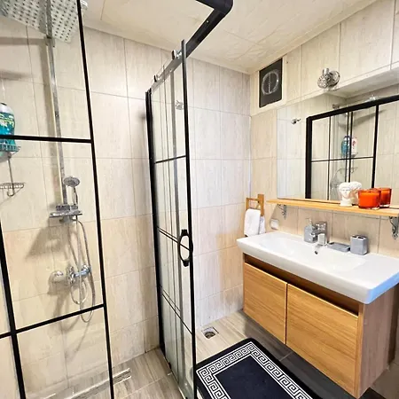 Gorgeous New In Cihangir 2br, 2ac, Lift Апартаменты